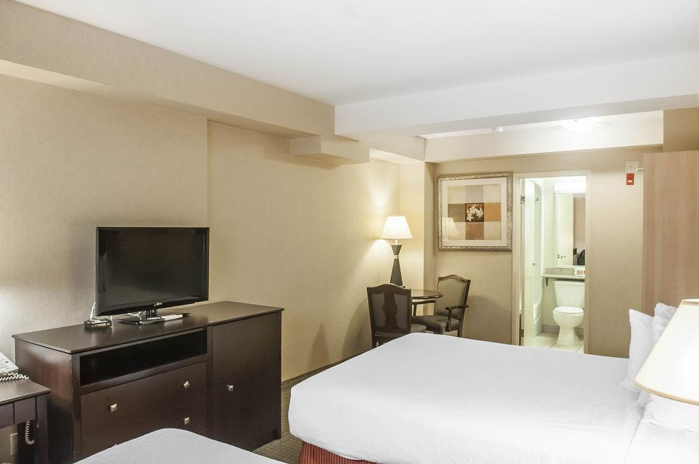 Econo Lodge Inn & Suites Downtown Toronto Exteriör bild
