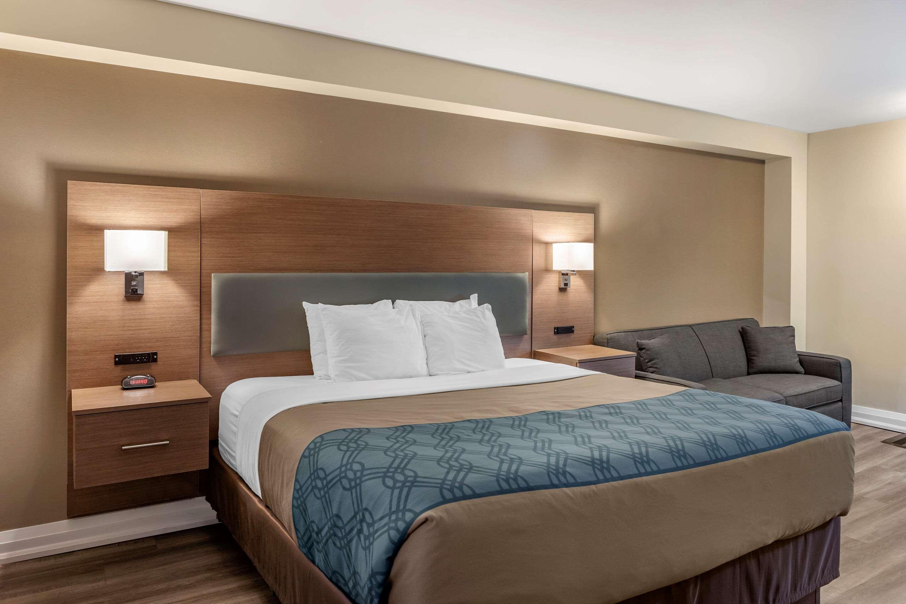 Econo Lodge Inn & Suites Downtown Toronto Exteriör bild