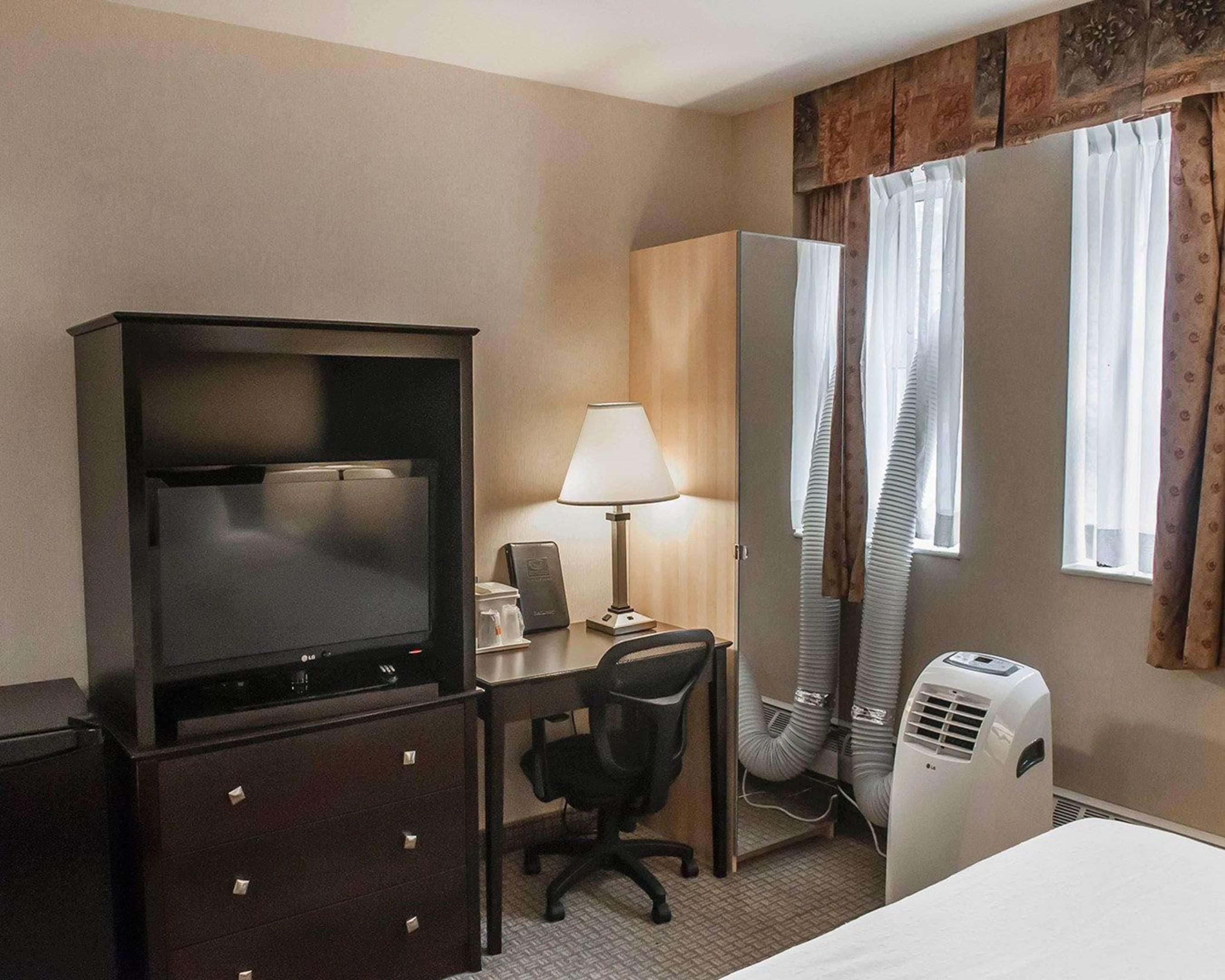 Econo Lodge Inn & Suites Downtown Toronto Exteriör bild