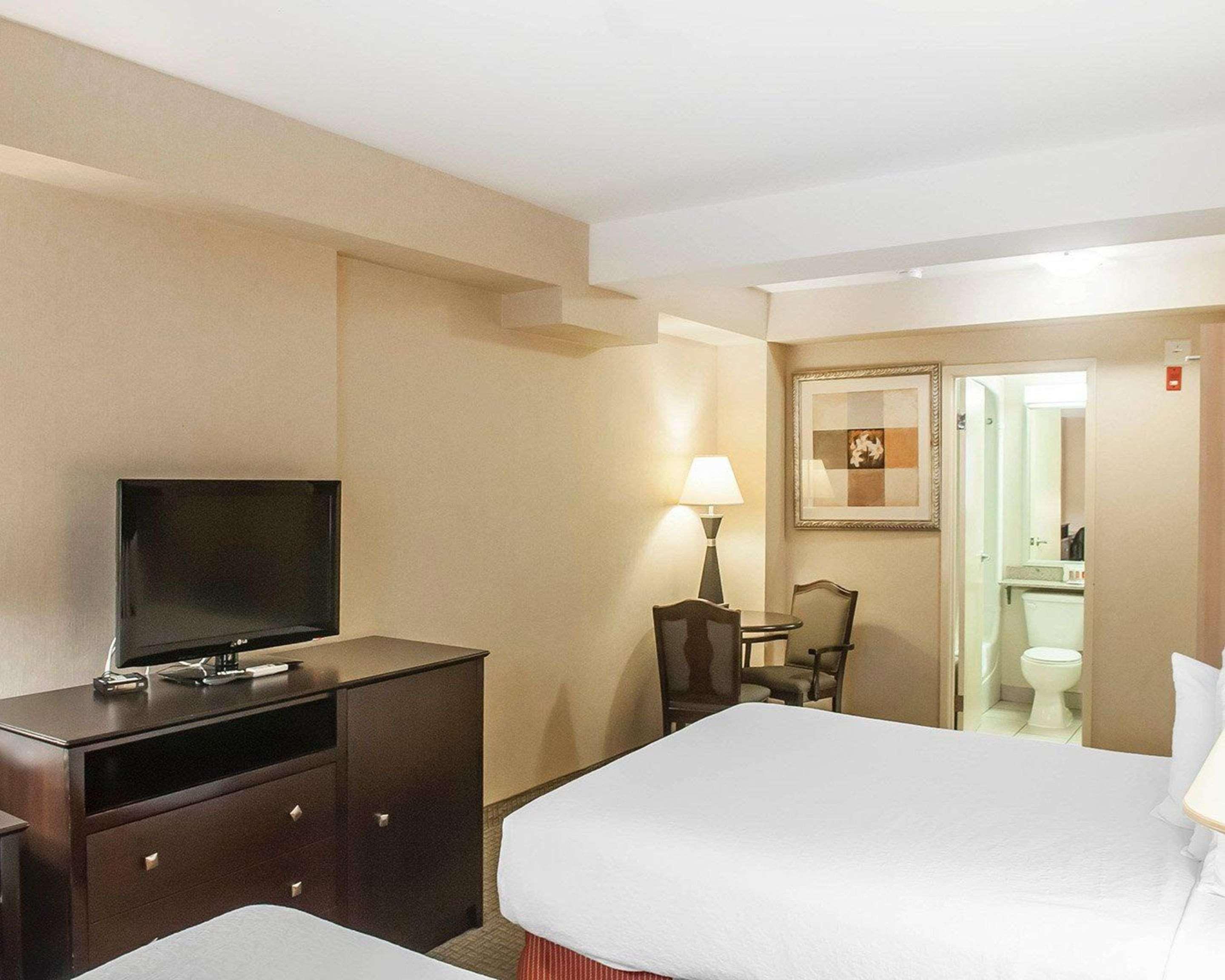Econo Lodge Inn & Suites Downtown Toronto Exteriör bild
