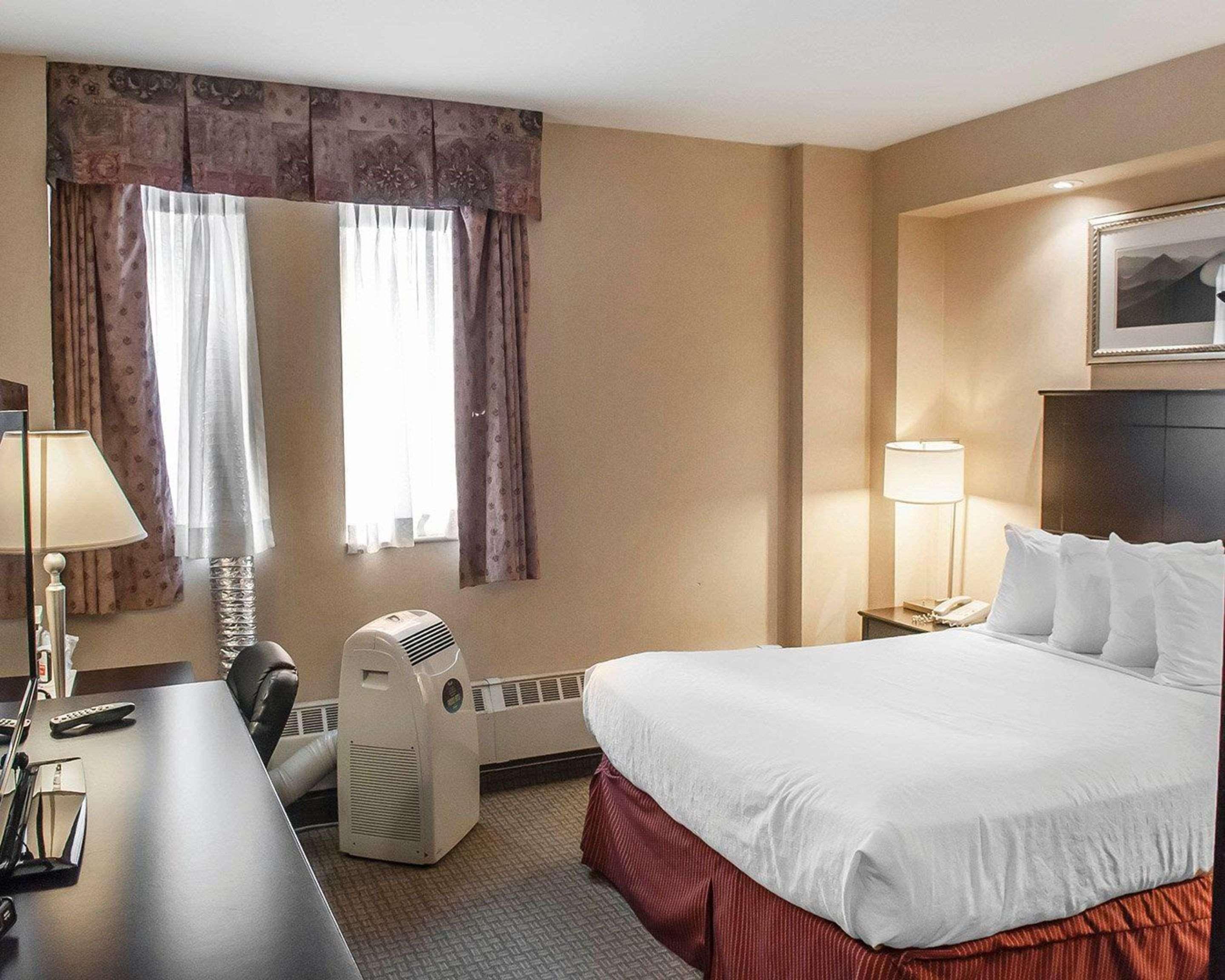 Econo Lodge Inn & Suites Downtown Toronto Exteriör bild