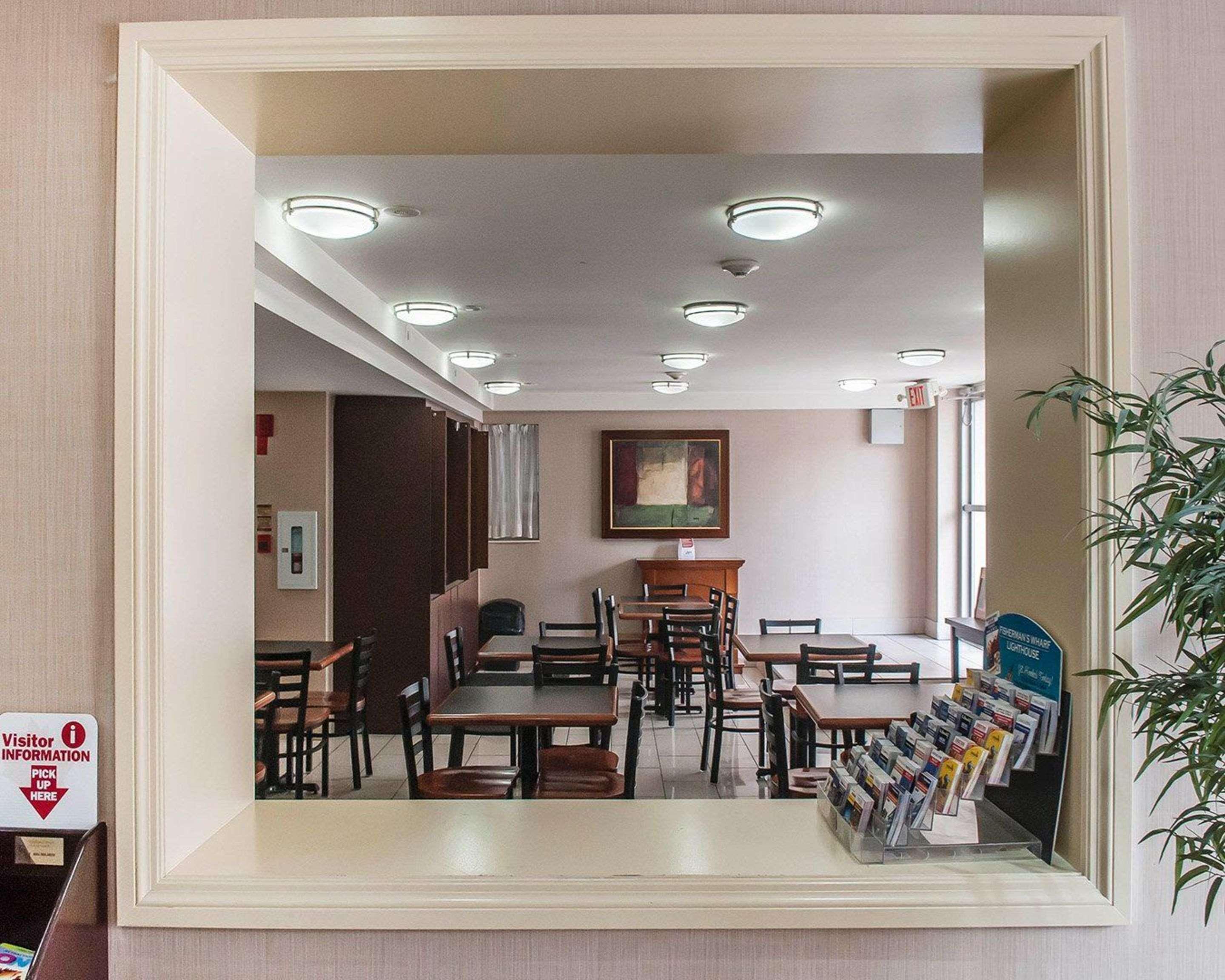 Econo Lodge Inn & Suites Downtown Toronto Exteriör bild
