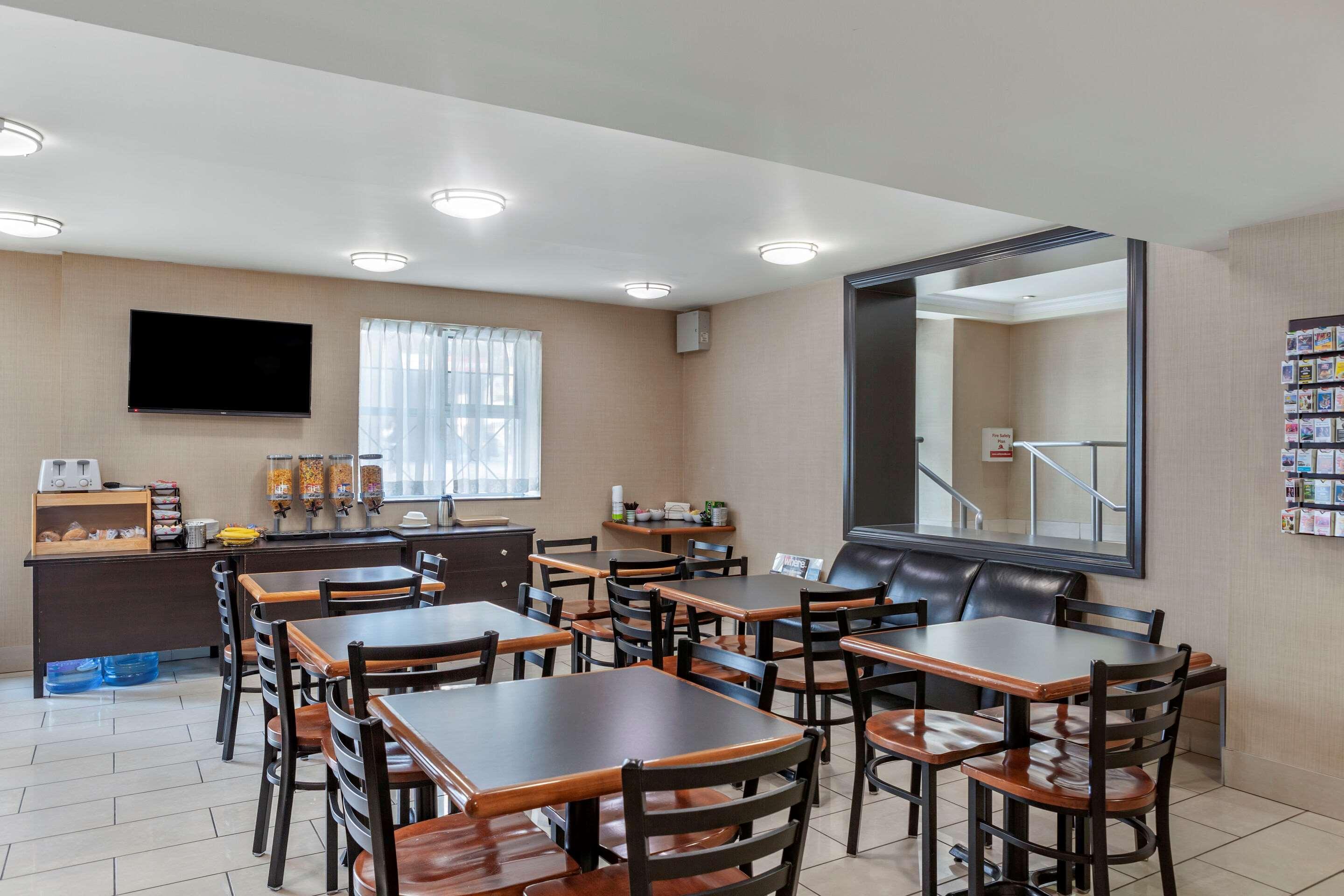 Econo Lodge Inn & Suites Downtown Toronto Exteriör bild