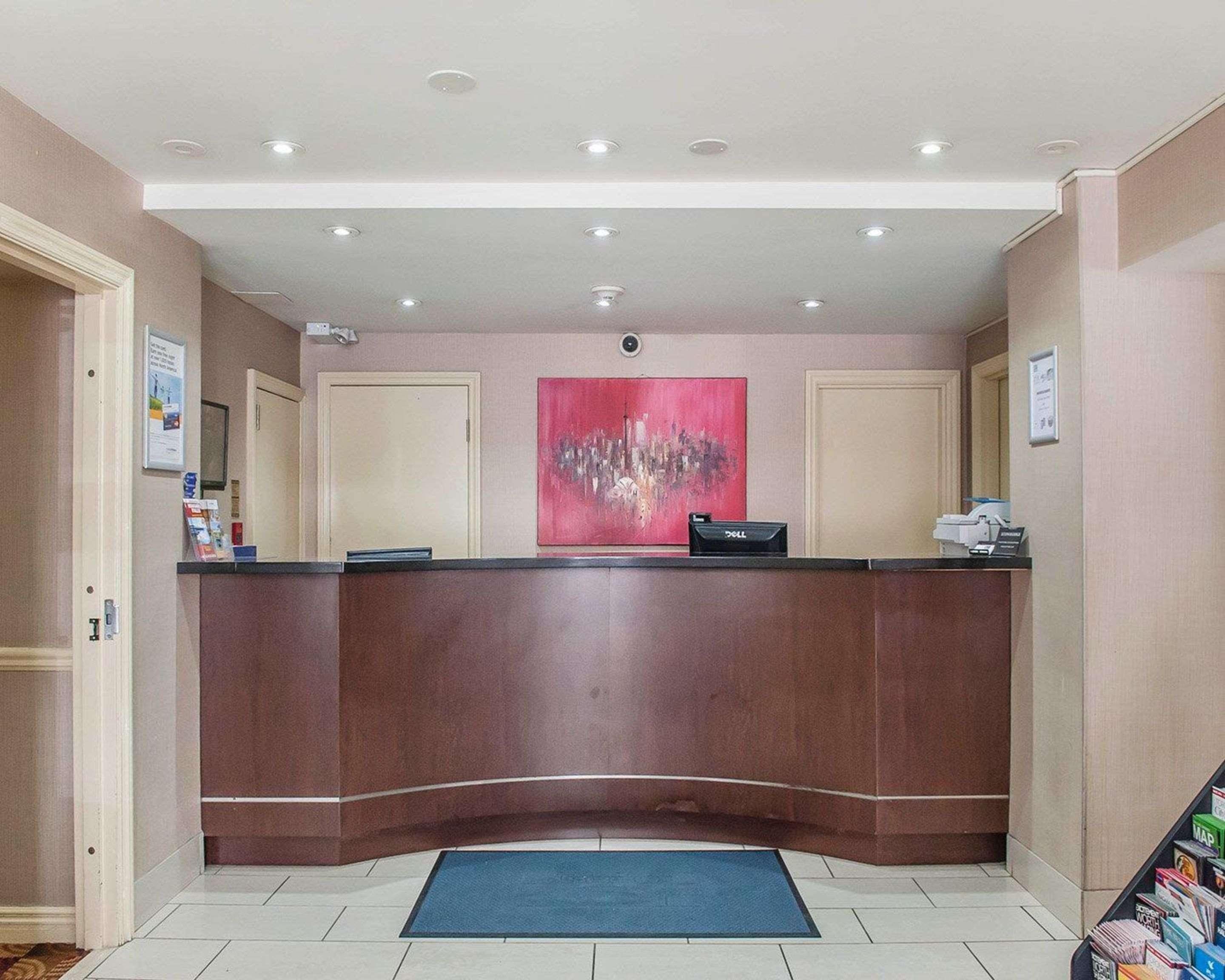 Econo Lodge Inn & Suites Downtown Toronto Exteriör bild
