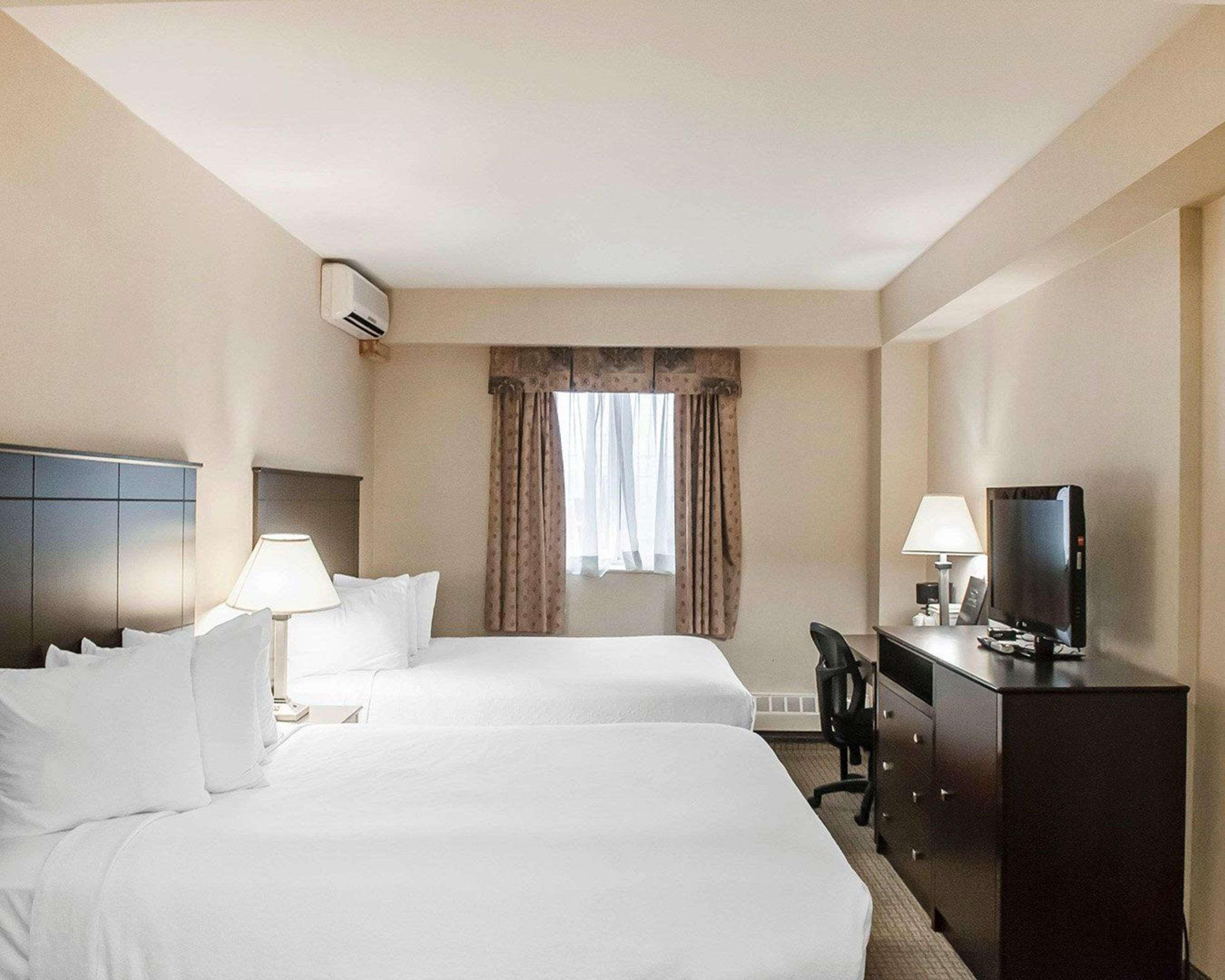 Econo Lodge Inn & Suites Downtown Toronto Exteriör bild