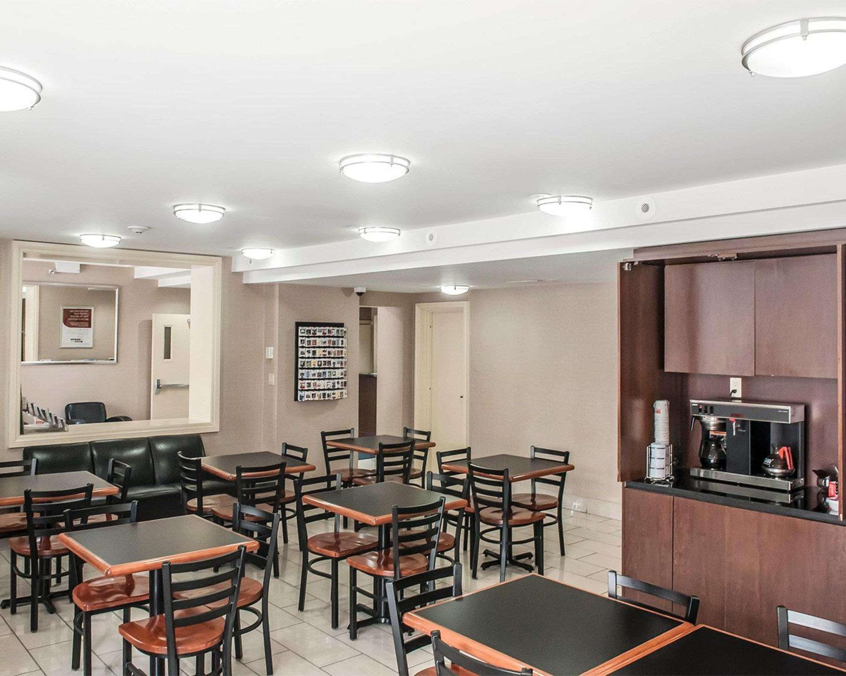 Econo Lodge Inn & Suites Downtown Toronto Exteriör bild