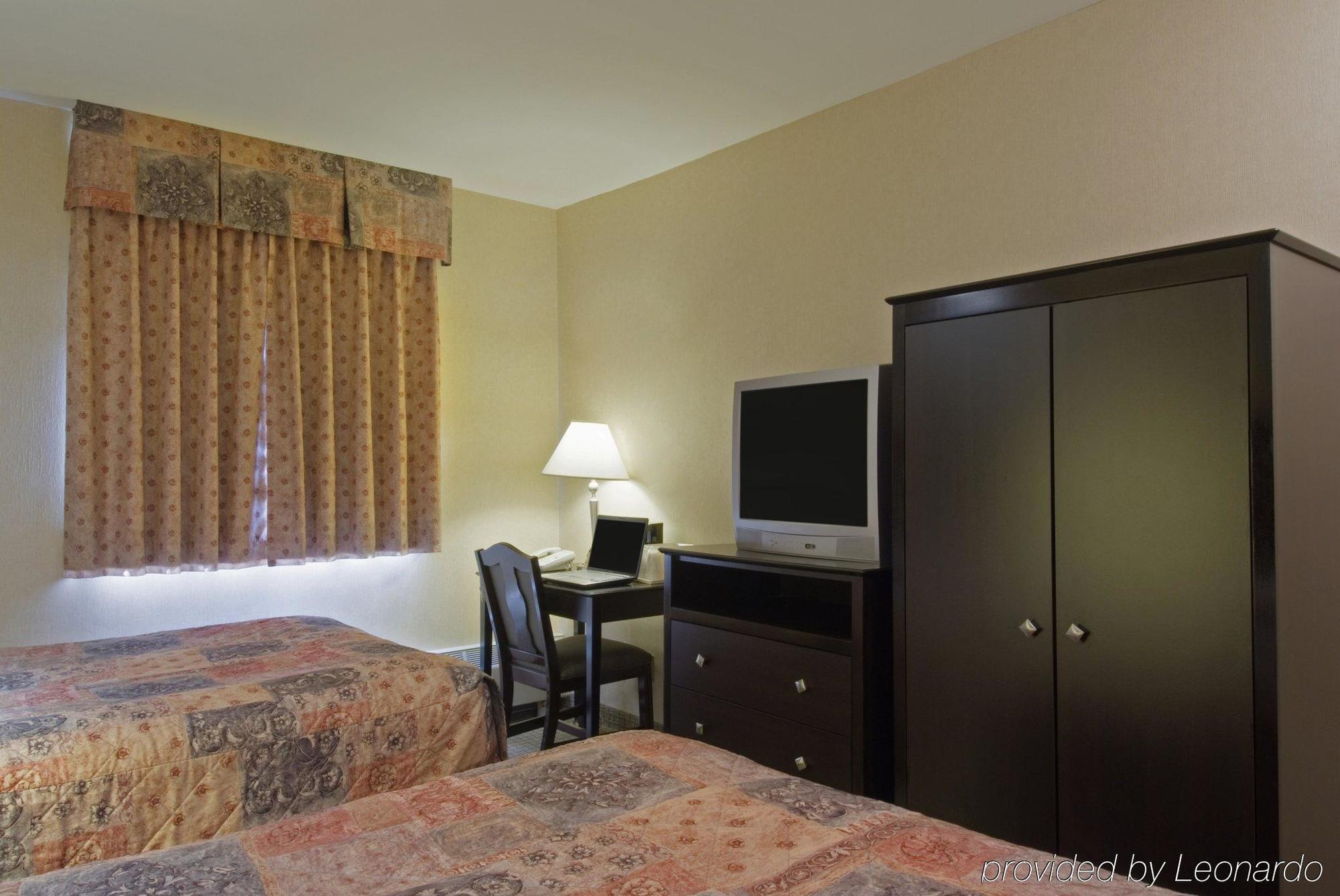 Econo Lodge Inn & Suites Downtown Toronto Exteriör bild