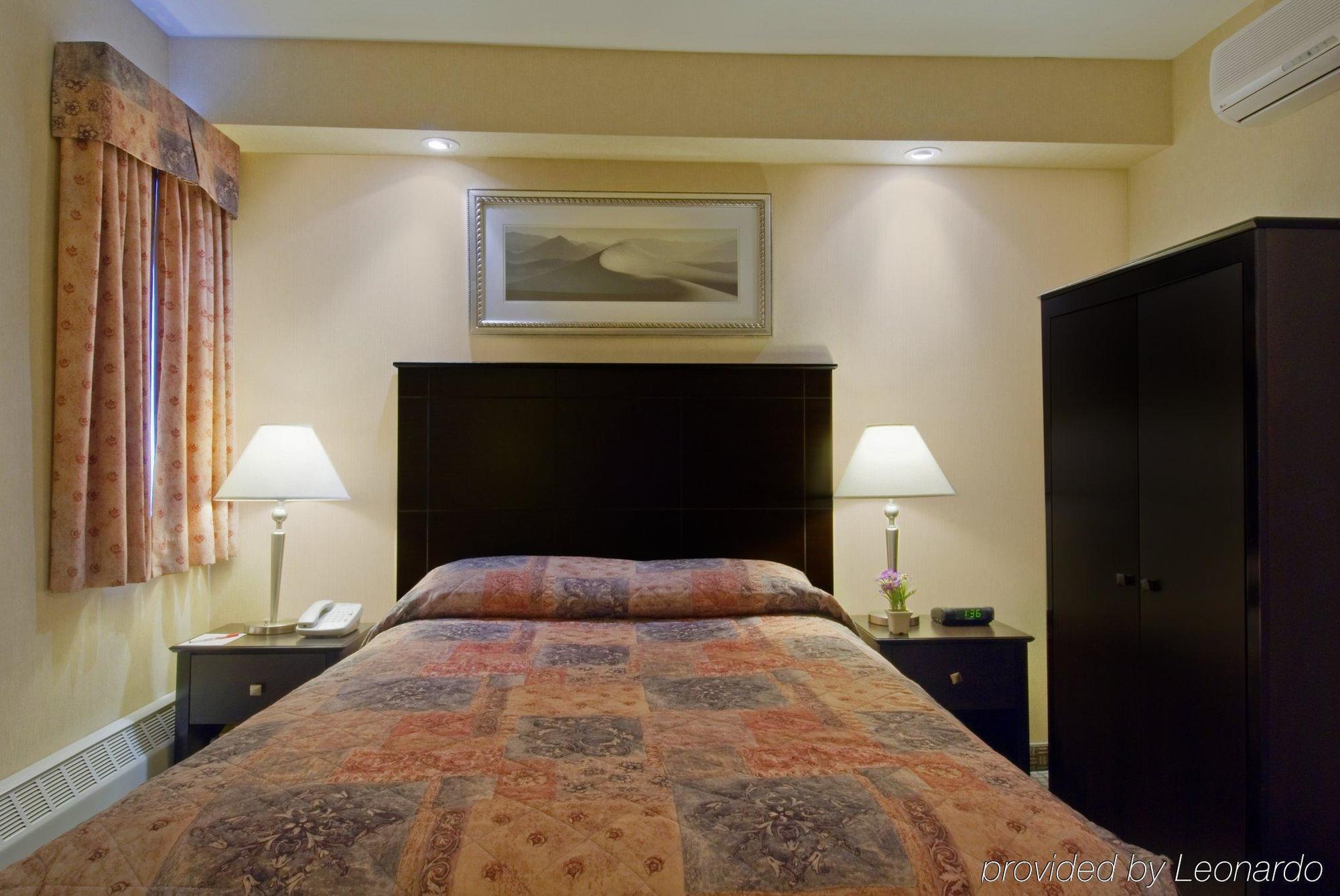 Econo Lodge Inn & Suites Downtown Toronto Exteriör bild