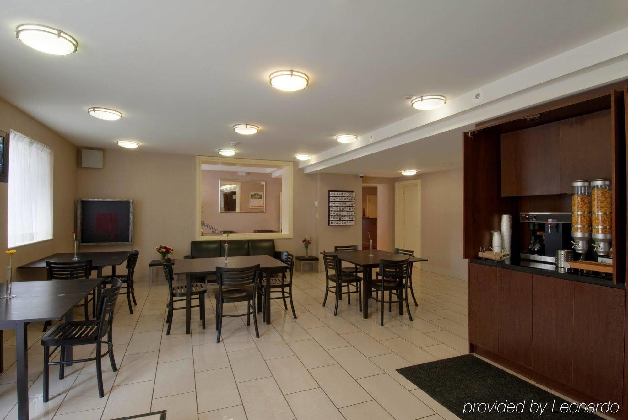 Econo Lodge Inn & Suites Downtown Toronto Exteriör bild